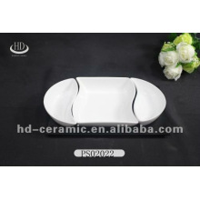 Assiette de dessert en céramique blanche et pure, forme ronde en forme de plaque divisée avec décalque